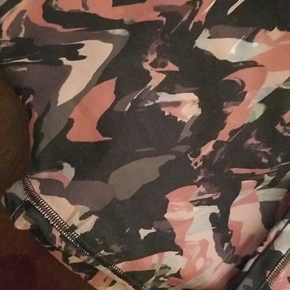 **SOLD** FABLETICS Capris in Terracotta Camo - Picture 4 of 6